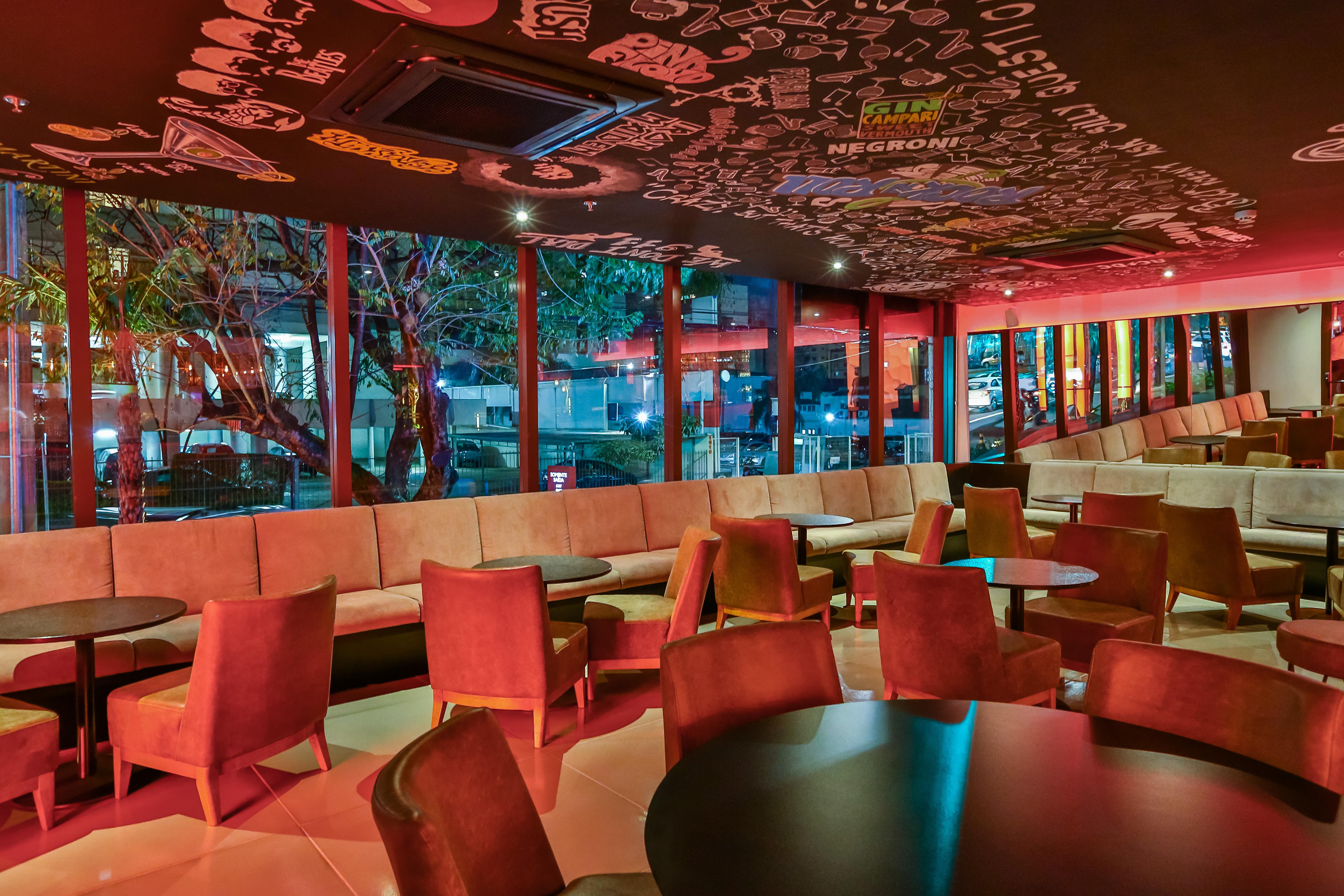 เรดิสัน เรด กัมปินาส Hotel กังปินาส ภายนอก รูปภาพ Interior of a Starbucks Reserve store in Tokyo, Japan