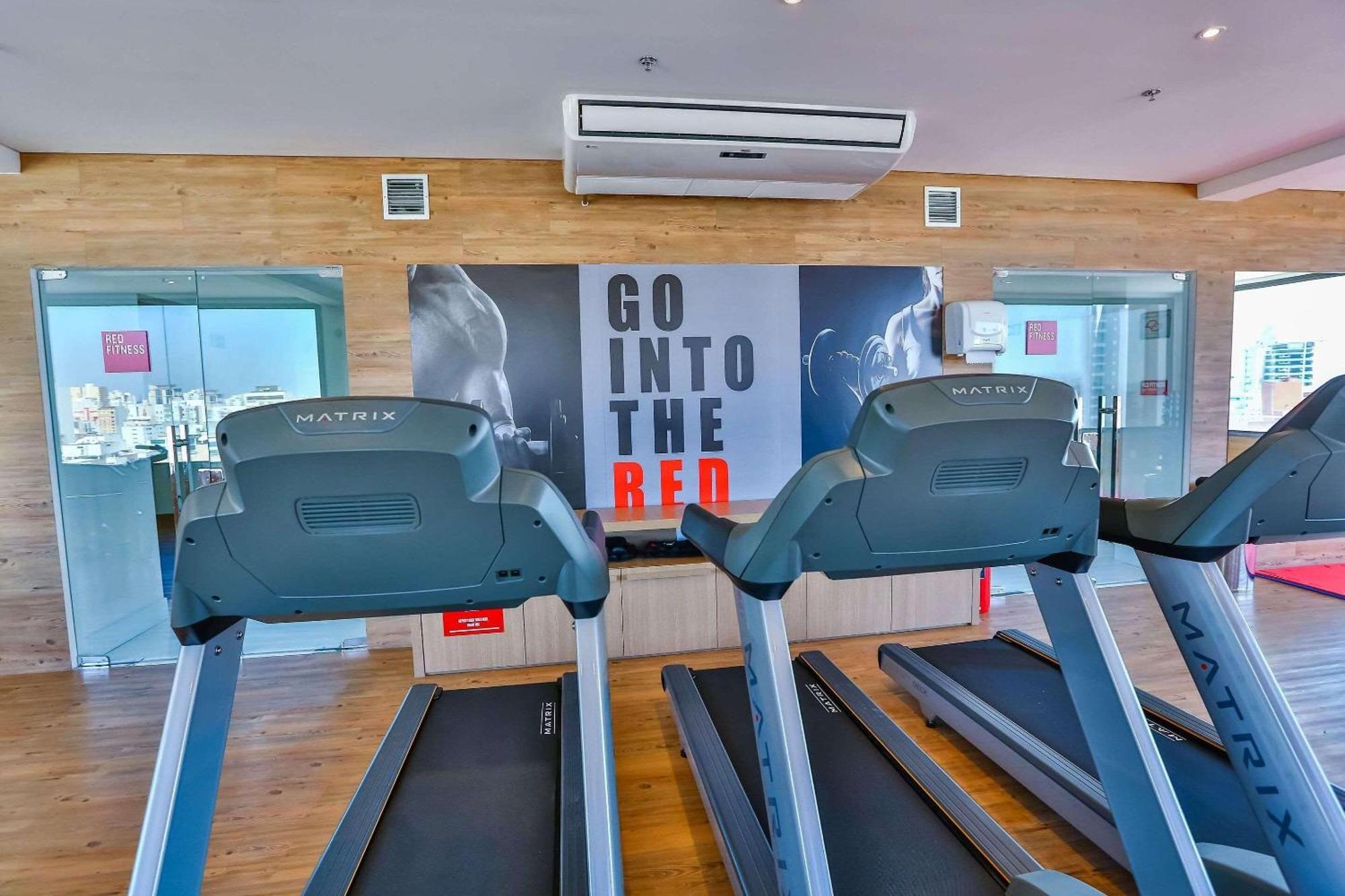 เรดิสัน เรด กัมปินาส Hotel กังปินาส ภายนอก รูปภาพ Anytime Fitness in Hyderabad, India